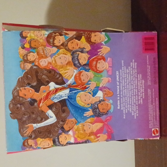 Vintage Unicef Barbie Set - Picture 7 of 16